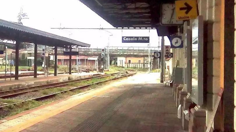 Si vuole suicidare gettandosi sotto il treno: salvato dai Carabinieri